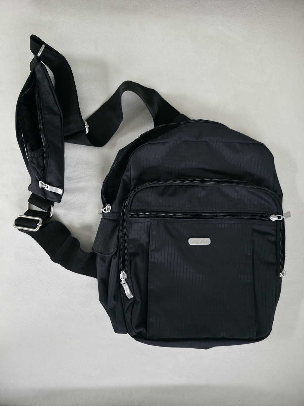 Baggallini Everyday Black Crossbody Sling Bag - Picture 2 of 4